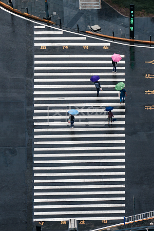 行人背景图片-行人素材设计-图怪兽