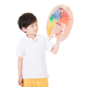 手持画板画画的小男孩儿童