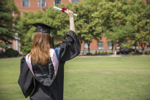 女学生大学毕业了