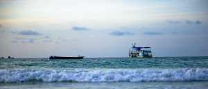 清晨宁静的海浪