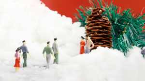 圣诞装置雪地里小人和大松果