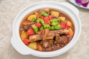 砂锅土豆焖鸭