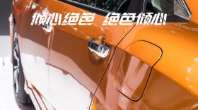 红色跑车汽车高贵女性大气公众号封面