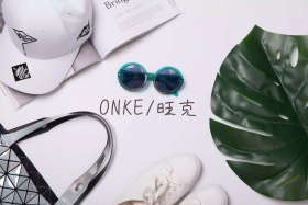 旺克运动鞋海报