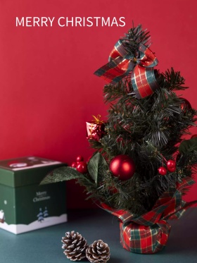 清新绿色可爱雪人玩耍圣诞节手绘插画海报