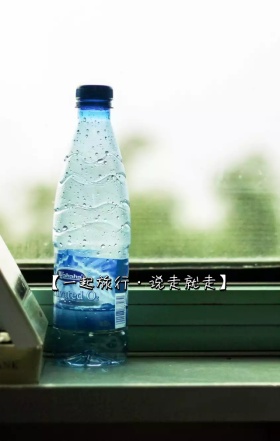 精品夏季旅游快乐清新卡通手机海报