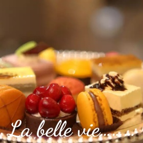 浪漫法式马卡龙手机手机微博封面