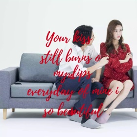 接吻简约创意公众号正方形配图