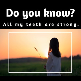 坚强男生沙滩文艺简约公众号正方形配图