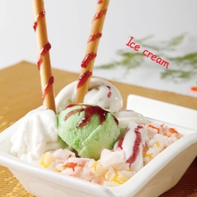 粉色卡通夏季雪糕手机微博封面